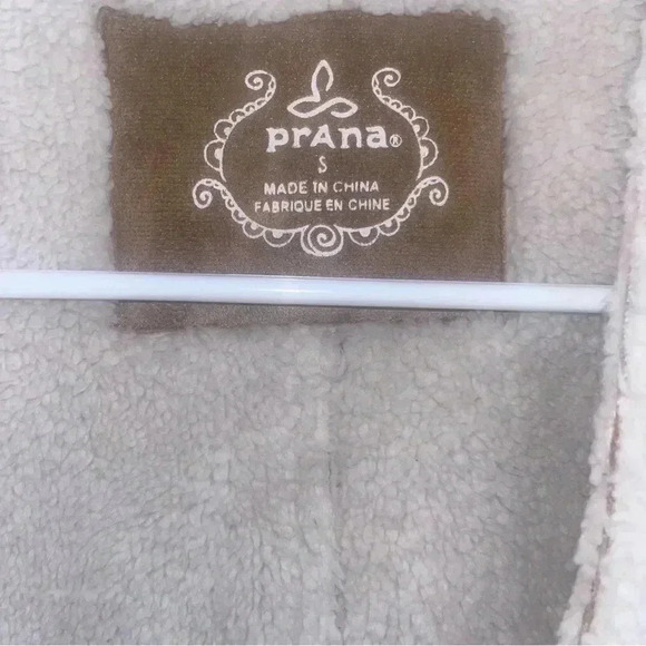 Prana non zip coat sz sm tan and cream in color - Picture 3 of 3